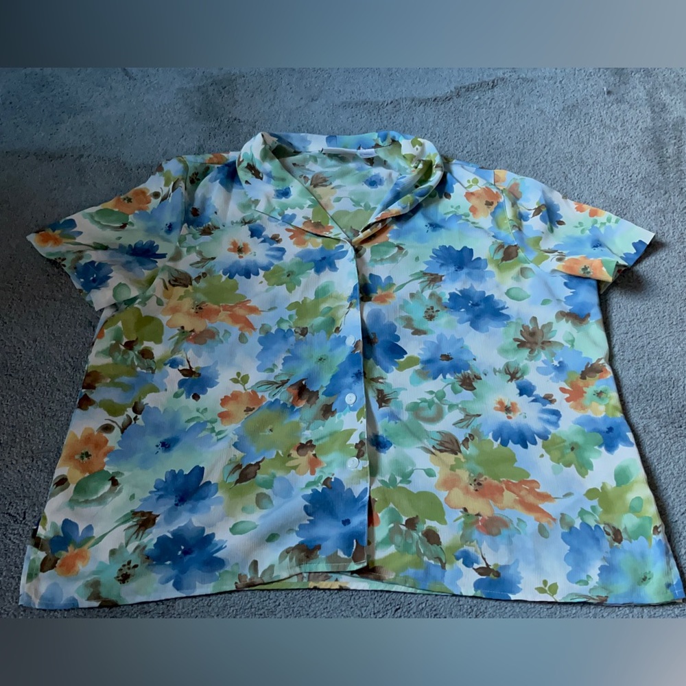 Alfred Dunner flowy floral short sleeve button down shirt with collar size 18